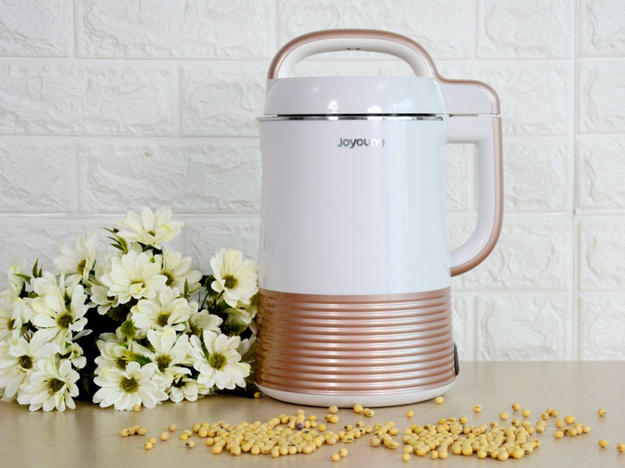 Máy làm sữa hạt Joyoung DJ13C-Q3 sở hữu công suất lên đến 1000W giúp quá trình xay mịn hạt và nấu sữa nhanh chóng, chỉ trong vòng 20 phút
