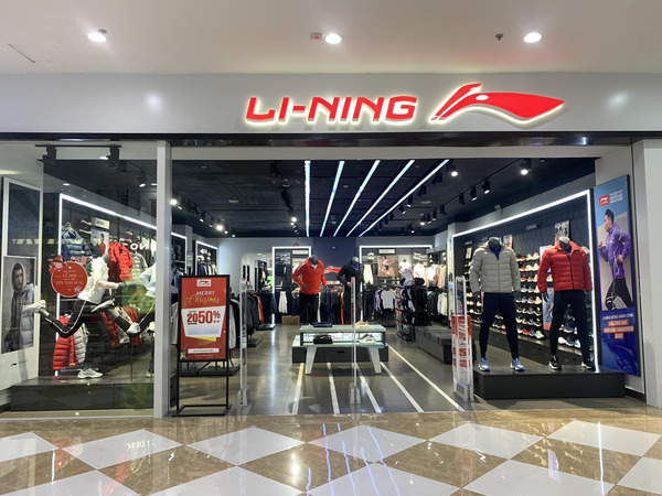 Lining - thương hiệu thời trang hướng tới khách hàng yêu thích các môn thể thao