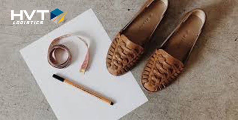 Chuẩn bị dụng cụ cần thiết để đo size giày