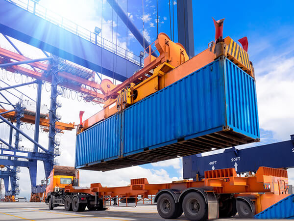 Các container đều được làm bằng thép với thiết kế khép kín vô cùng chắc chắn giúp hàng hóa luôn được bảo quản trong tình trạng tốt trước khi về đến nơi