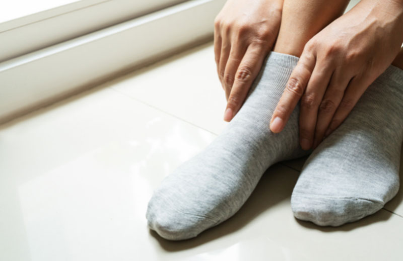 Chọn đôi tất giày hơn bình thường để đi giày rộng được thoải mái hơn